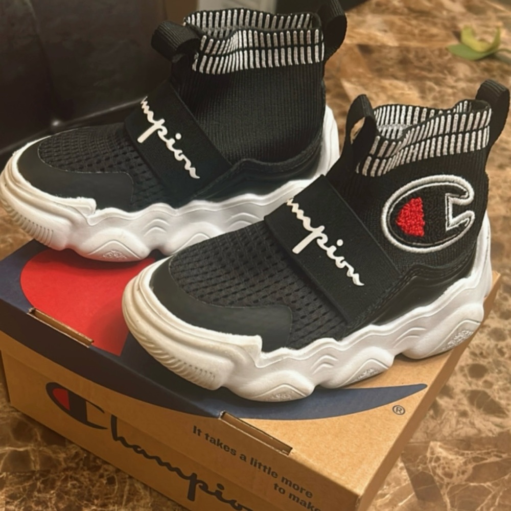 Toddler tennis shoes